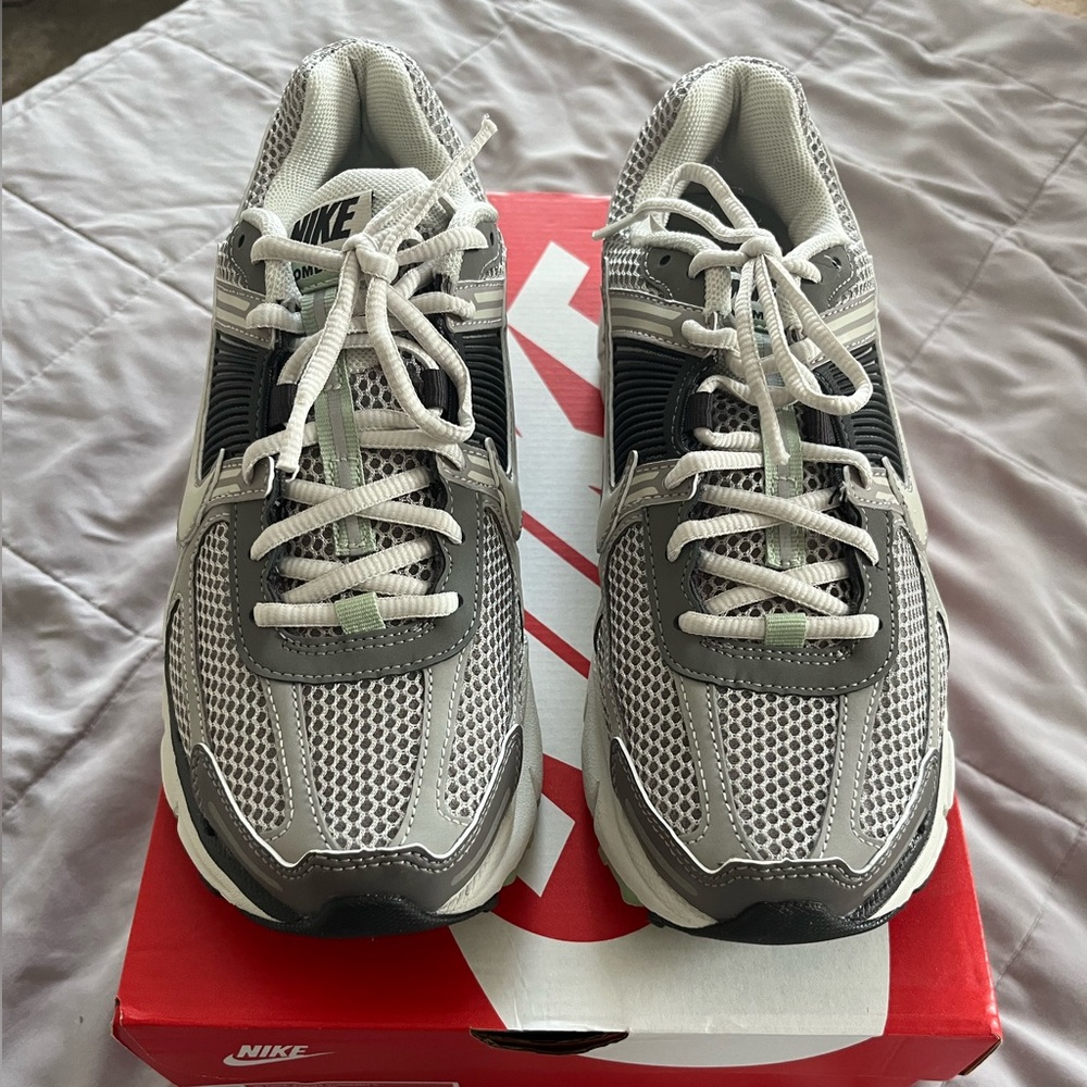 Nike Vomero 5, size 9